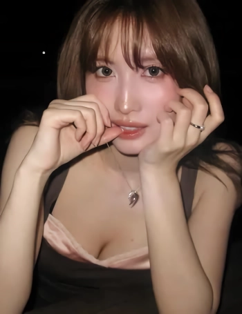 트와이스 모모 인스타 실크 브라 가슴골