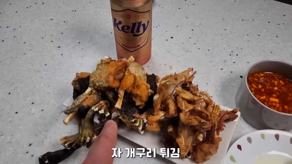 황소개구리 잡아다가 튀겨먹기(12)