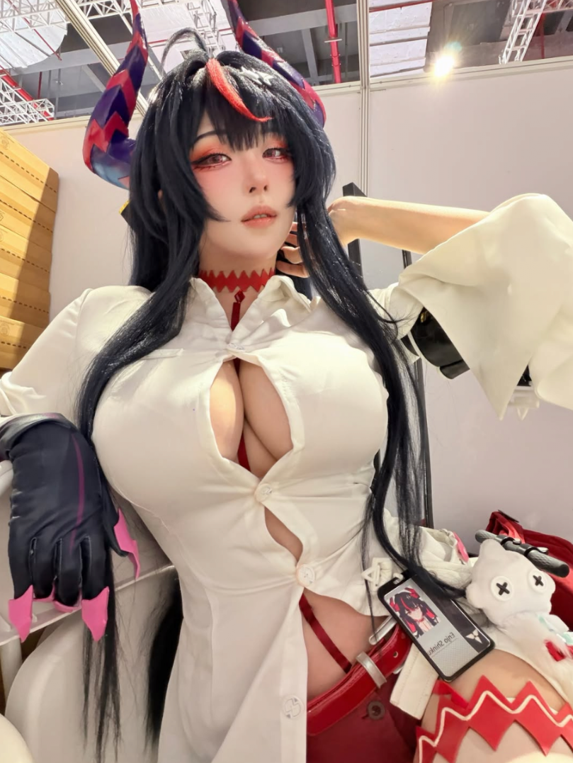 ㄹㅇ 셔츠 단추 터지겠다