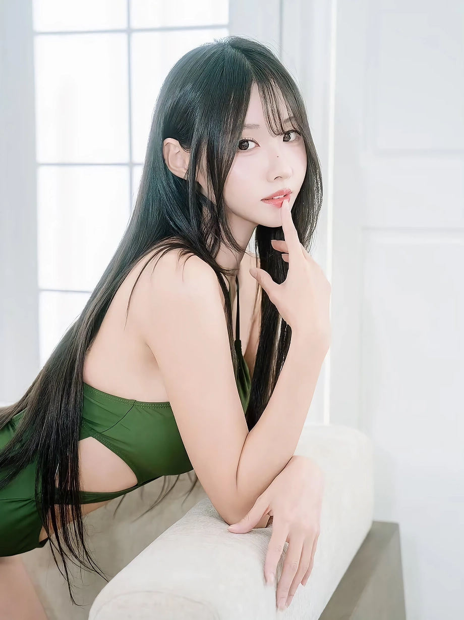 오하빈 모노키니 구멍난틈 가슴골