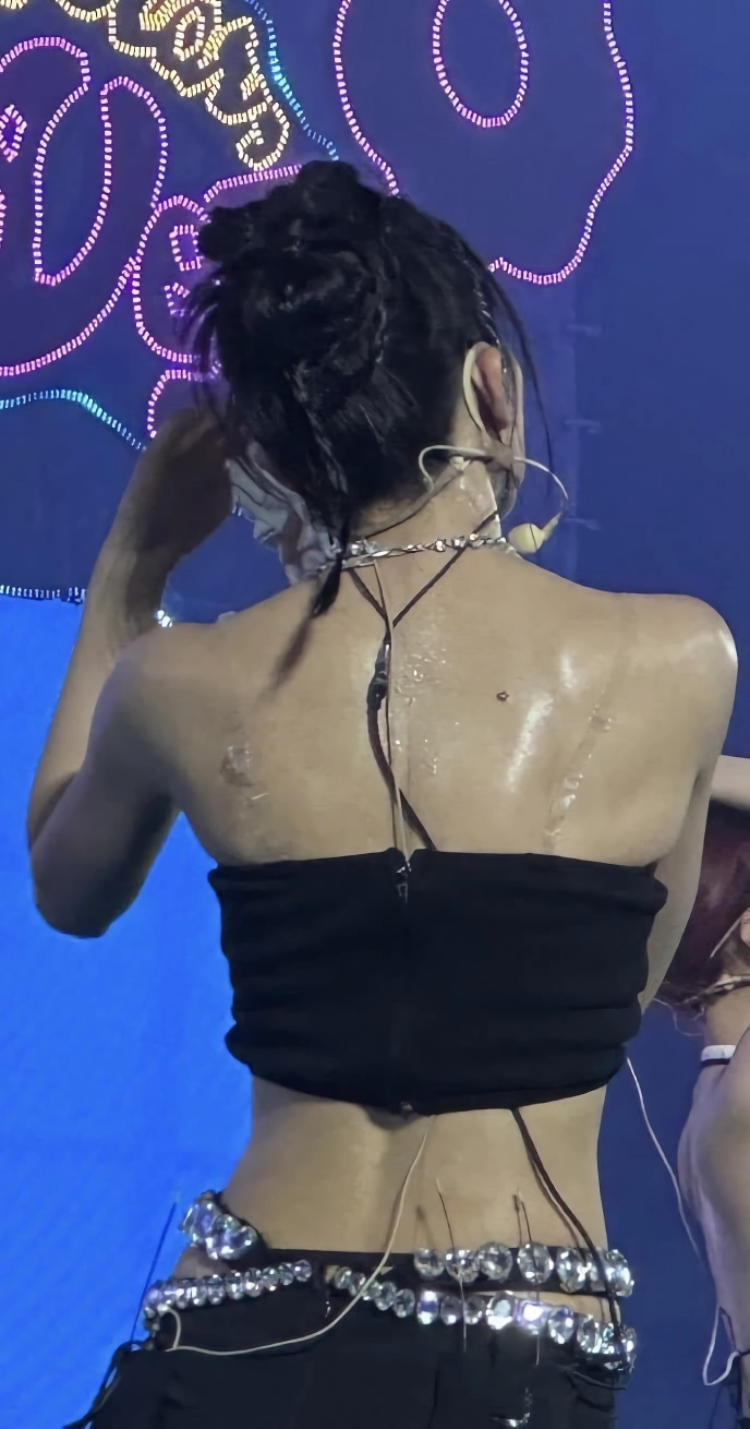 땀에 흠뻑 젖은 레드벨벳 슬기
