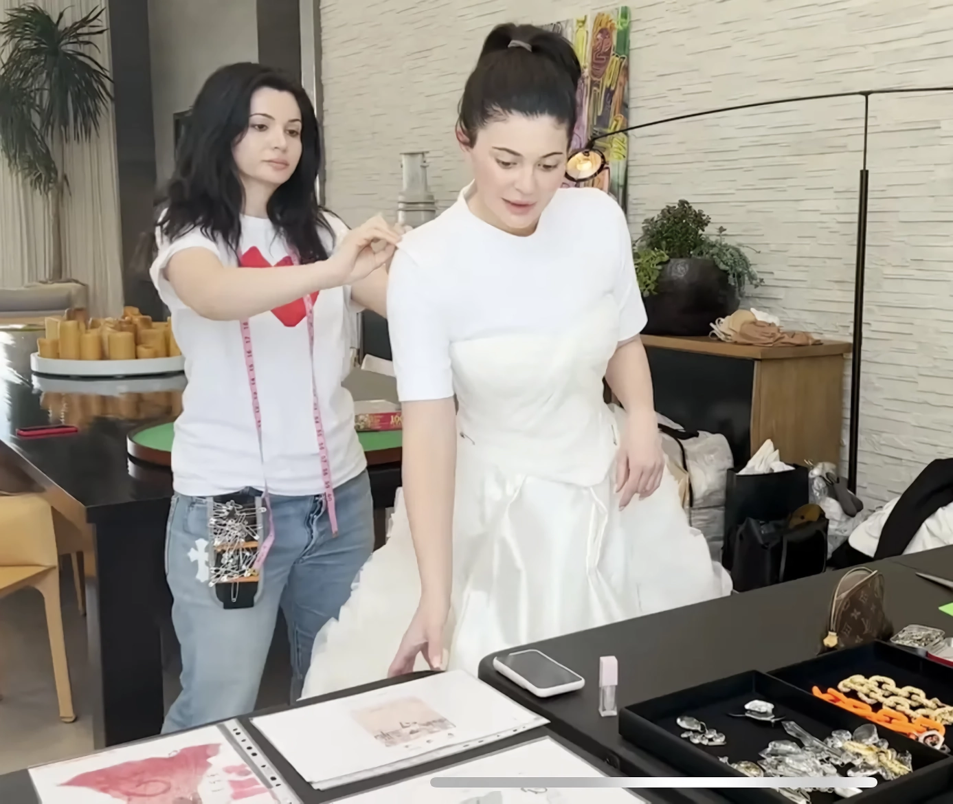 스프레이 태닝 안했을 때 카일리 제너 원래 피부