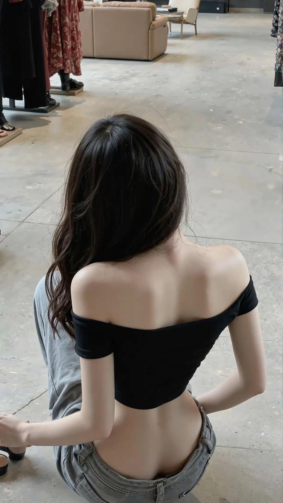 앉아 있을 때 엉덩이골 노출
