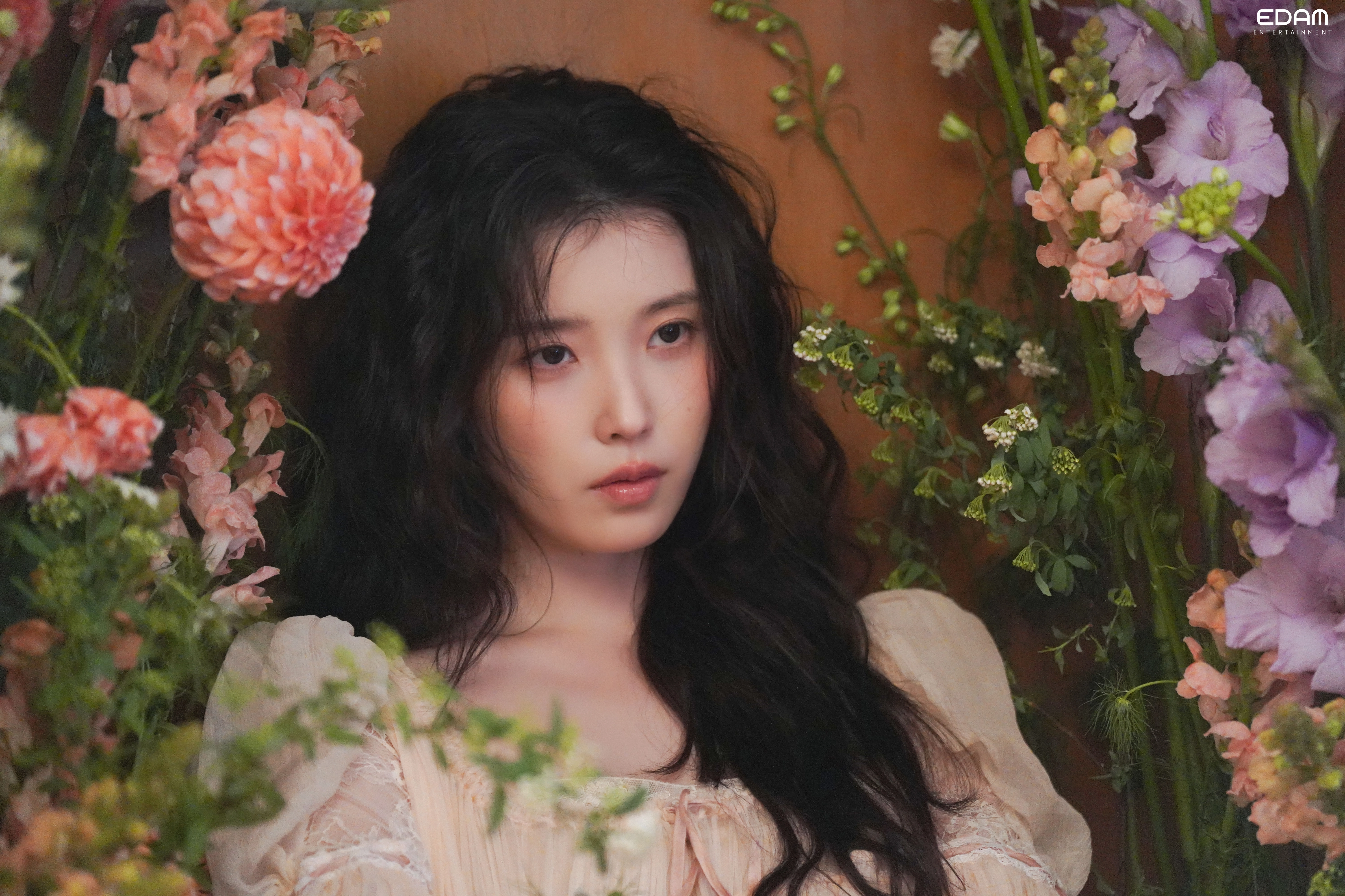 19아이유 엘르 화보 촬영 비하인드(고화질).jpg(8)