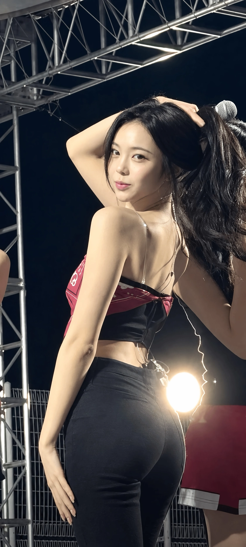 하츠투하츠 이안 꽉 끼는 회색 돌핀 엉덩이핏 외 초고화질 사진