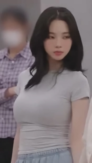 에스파 카리나 묵직한 가슴 밀착티