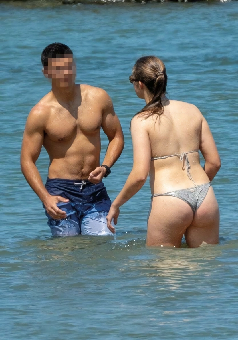ㅇㅎ) 이번에 군입대한 스페인 레오노르 공주 사진.beach