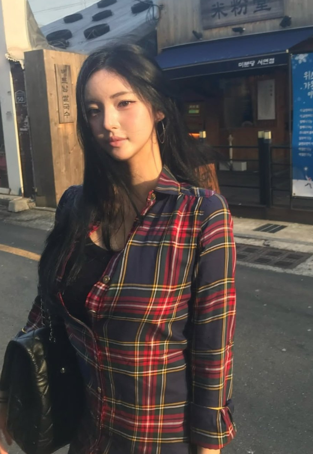 후방) 엄마 셔츠 물려받은 존예녀