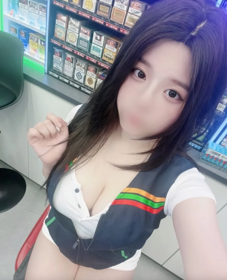 편의점 여자 알바 복장 상태