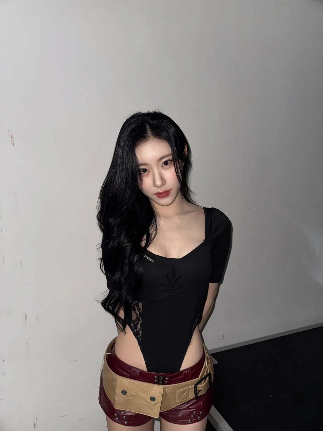 있지 채령 초 하이레그 바디슈트 가슴골