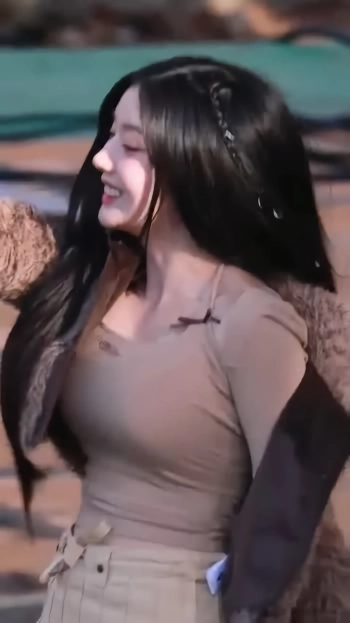 권은비 묵직한 위아래 가슴 바운스