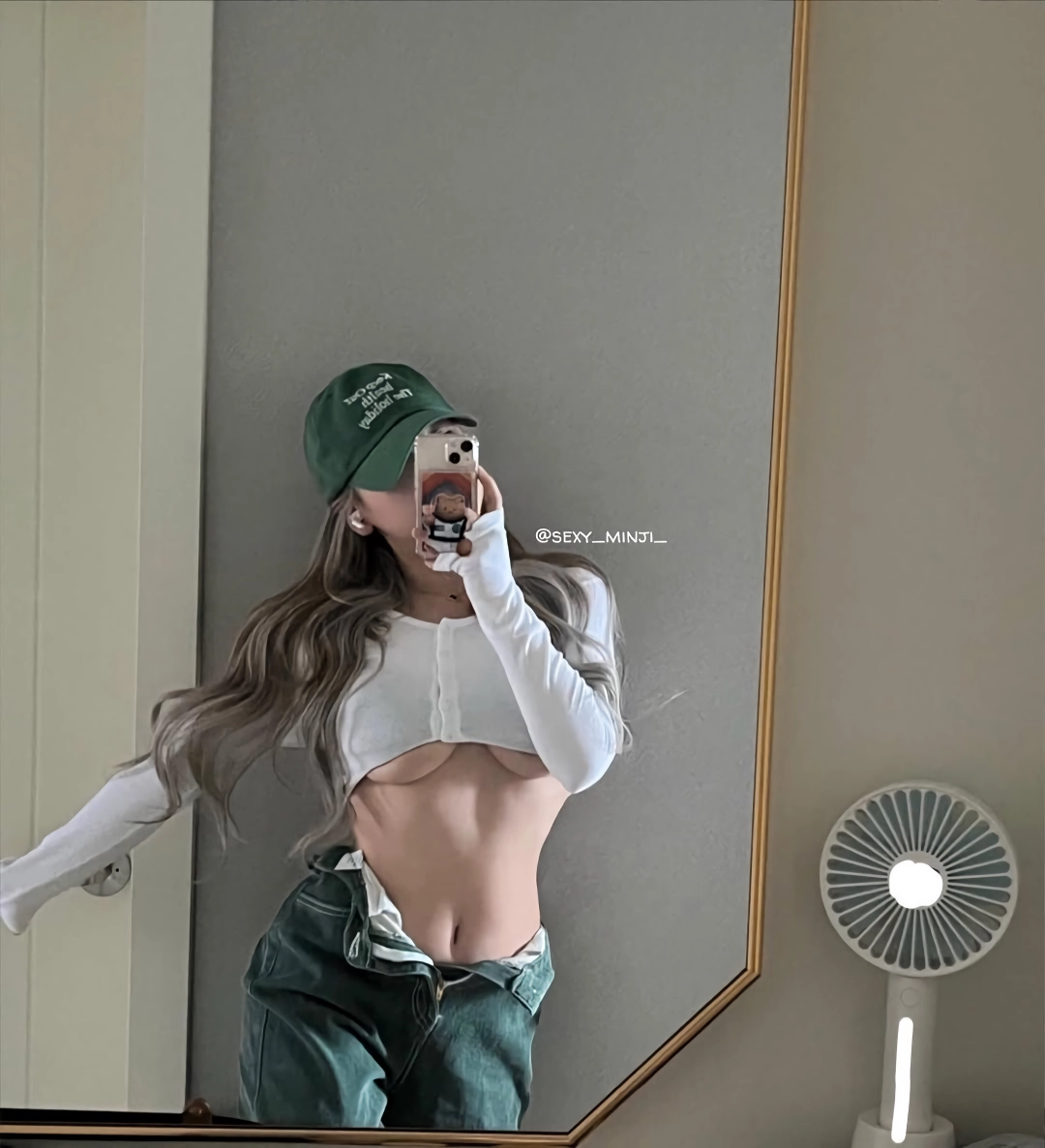 섹밍 흰 크롭티 언더붑