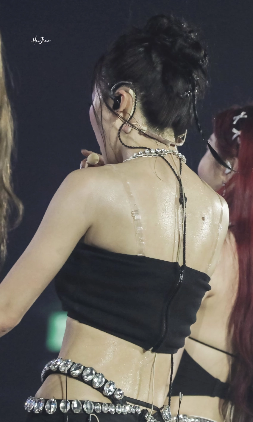 땀에 흠뻑 젖은 레드벨벳 슬기