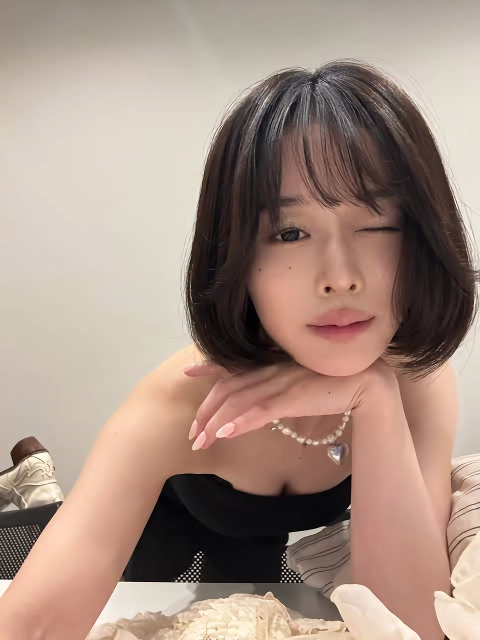 오늘 은퇴 선언한 AV배우 MINAMO