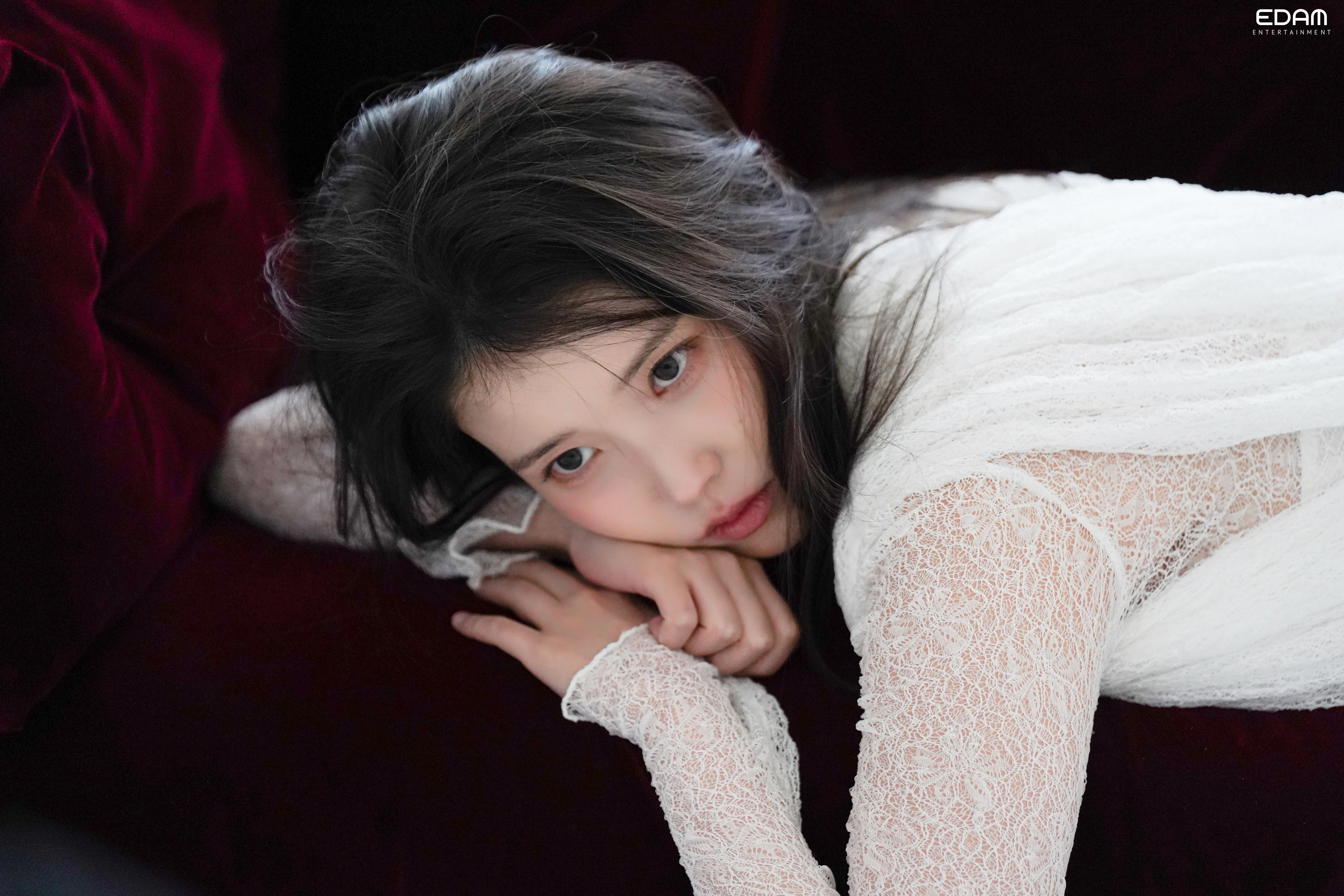 19아이유 엘르 화보 촬영 비하인드(고화질).jpg(8)