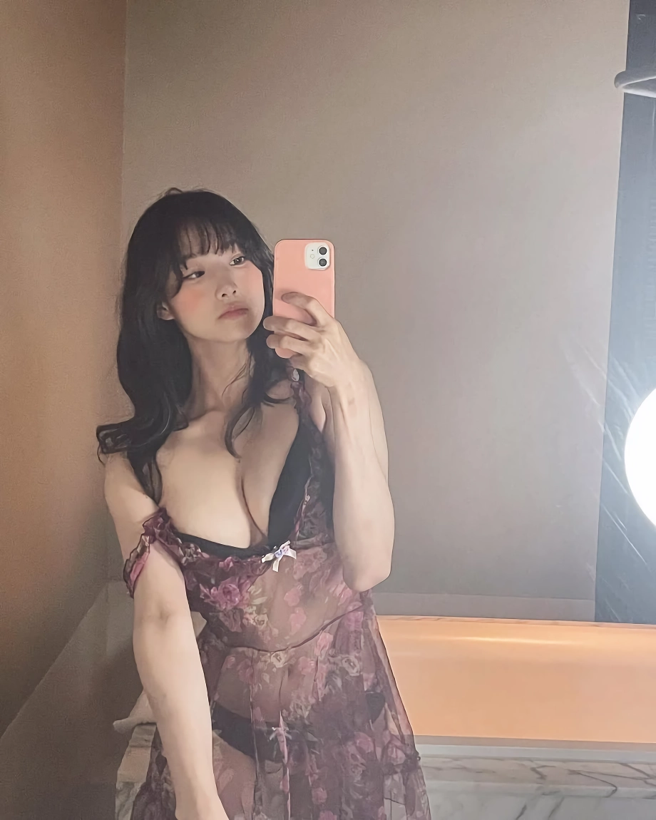 명아츄 망사 슬립 속 블랙 브라 팬티 가슴골