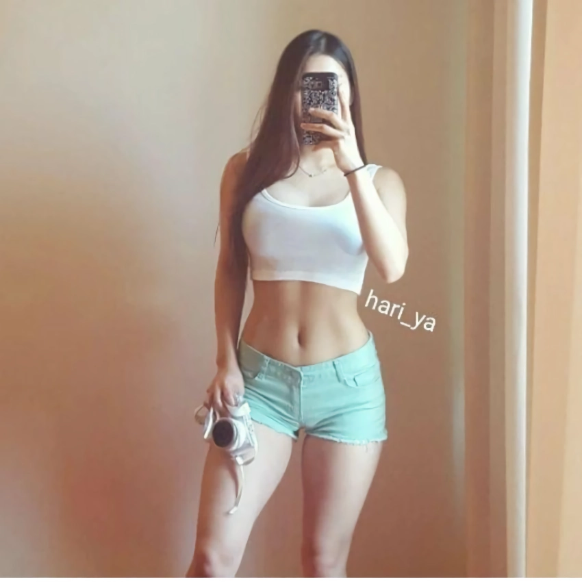 운동 하는 여자의 다부진 몸매