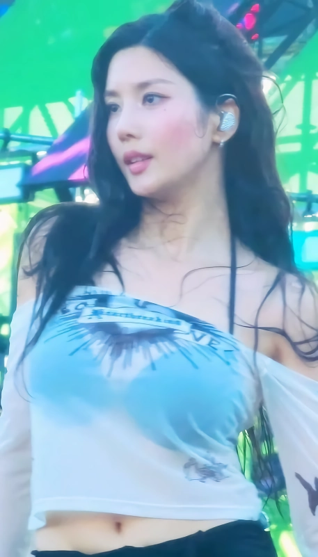 (SOUND)권은비의 인생을 바꿔준 2023 워터밤 블랙 브라 가슴골