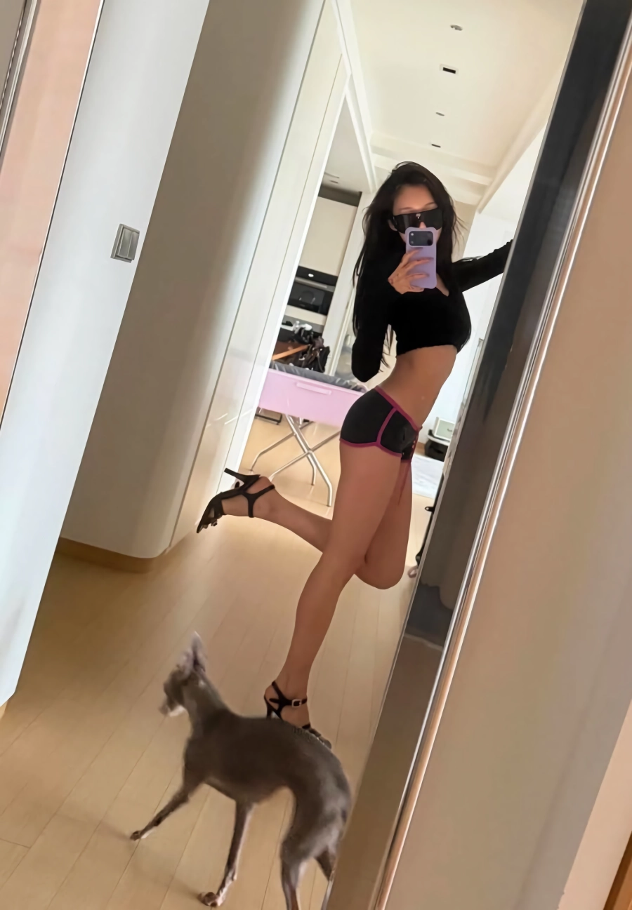 대놓고 몸매 자랑 셀카 찍은 에스파 지젤 ㅗㅜㅑ