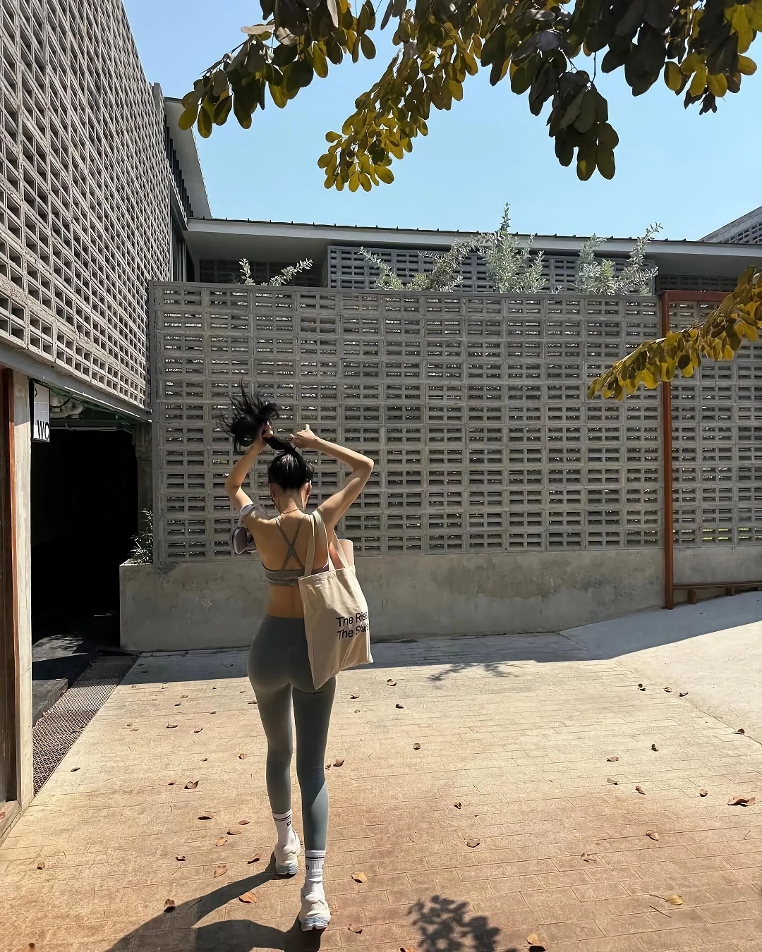 손나은 검정 비키니