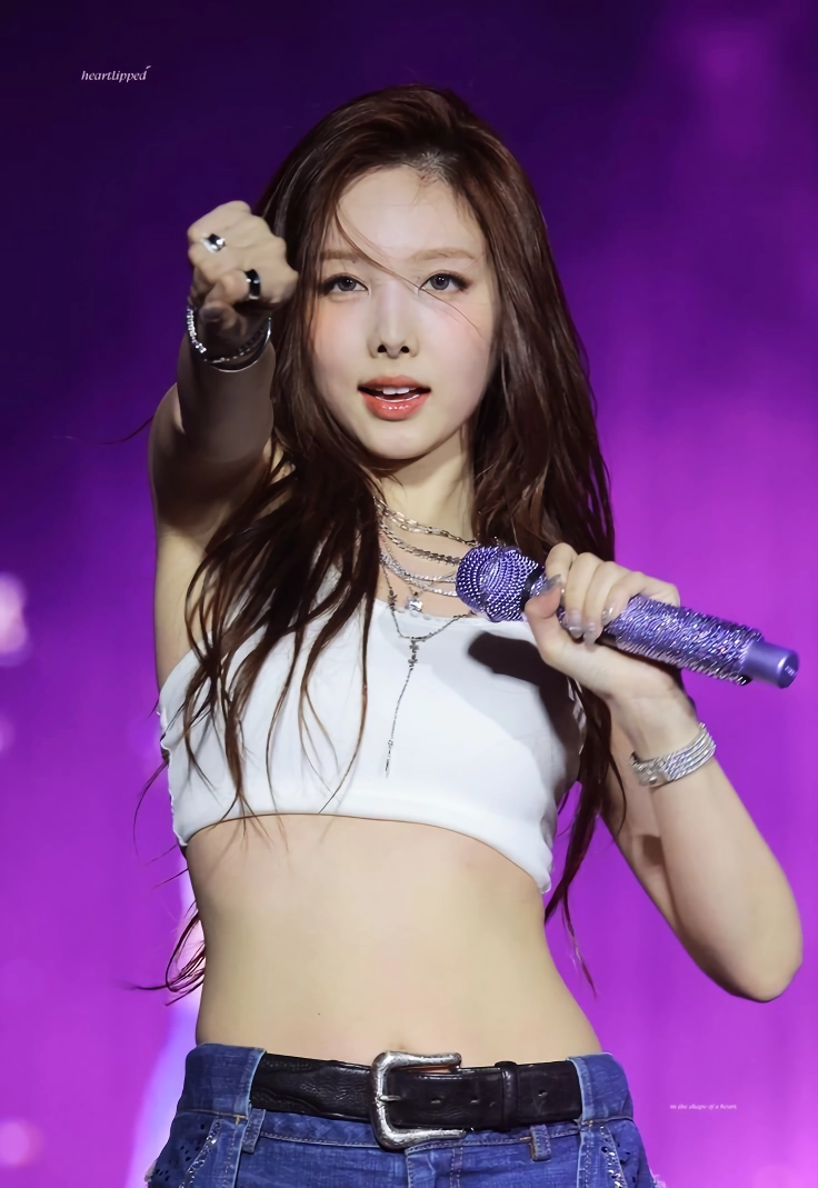 트와이스 나연 이정도면 꽉찬 B컵 정도 될까요?