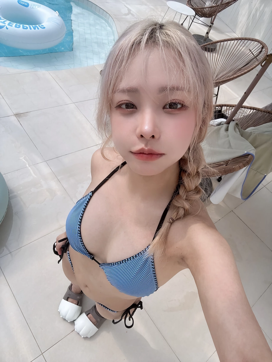 김하콩 비키니 셀카