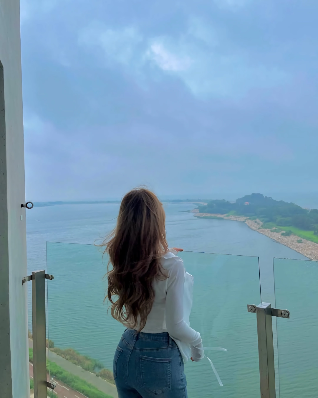 섹밍 흰 크롭티 언더붑