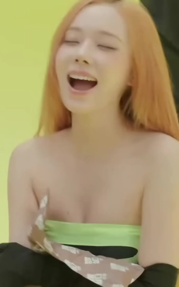 에스파 윈터 형광 튜브탑