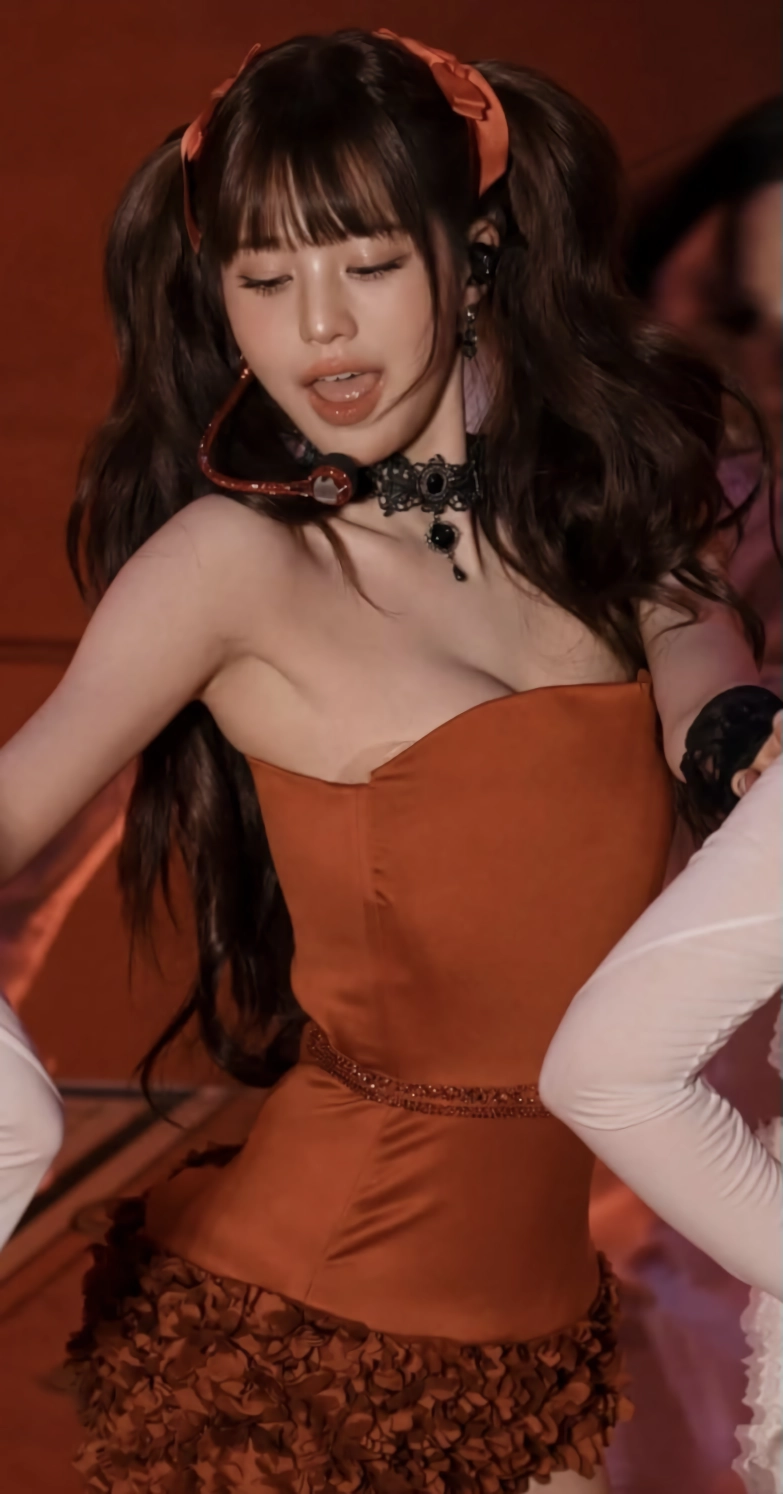 빨간맛 아이브 장원영 오프솔더 누브라 잘모은 가슴골