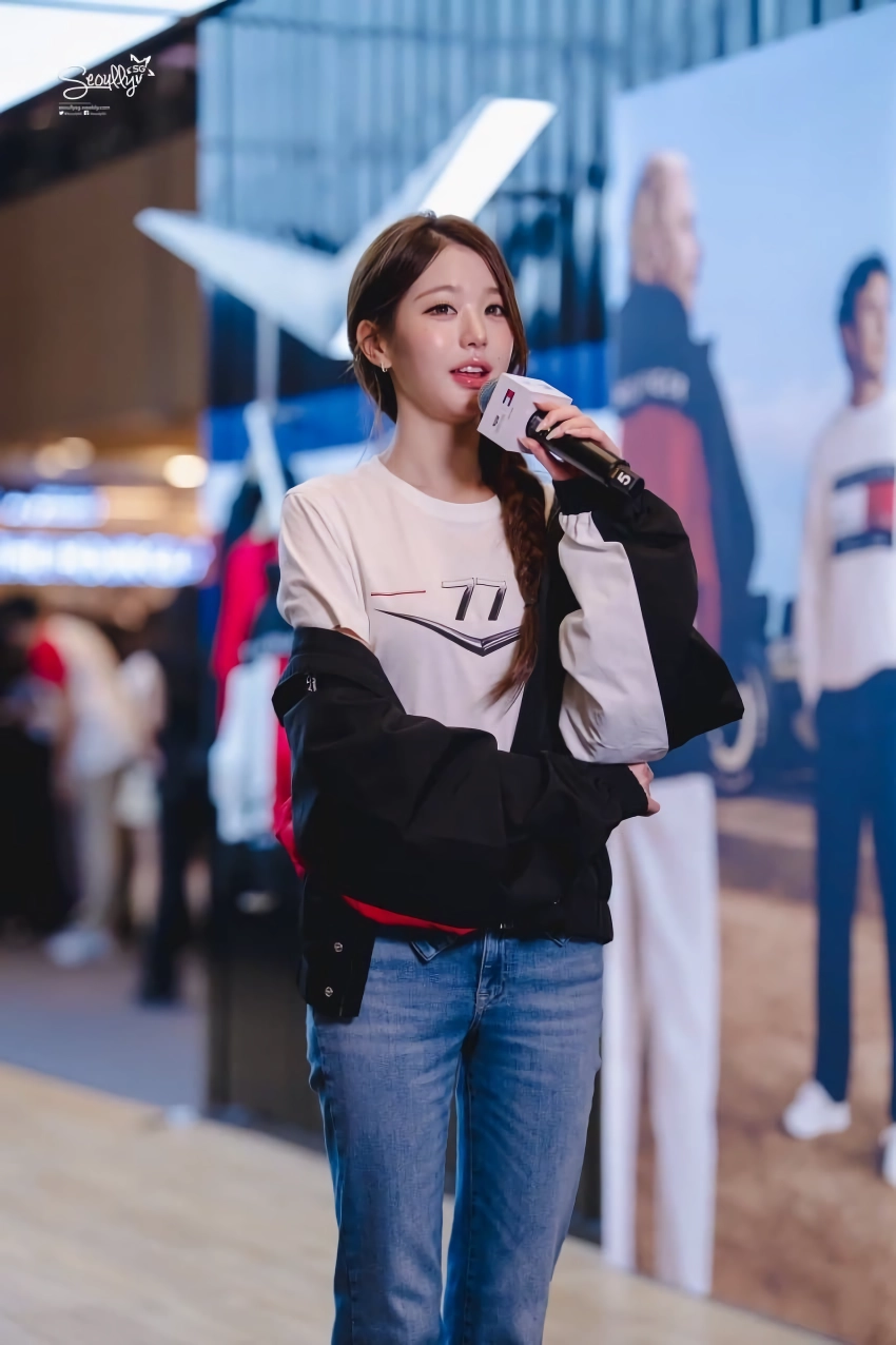 (SOUND)[아이브] 오늘 싱가포르에 뜬 장원영.JPGIF