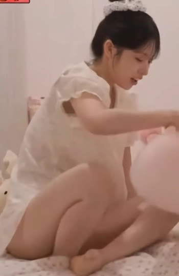 리센느 리브 침대위 잠옷 허벅지