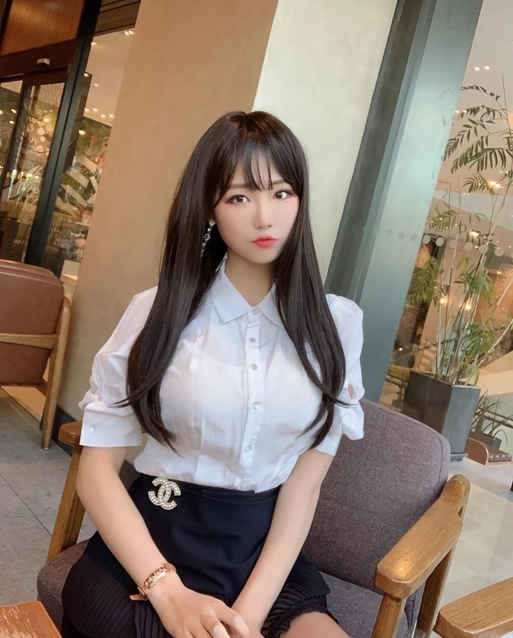 빛베리 교복 단추 터지기 직전