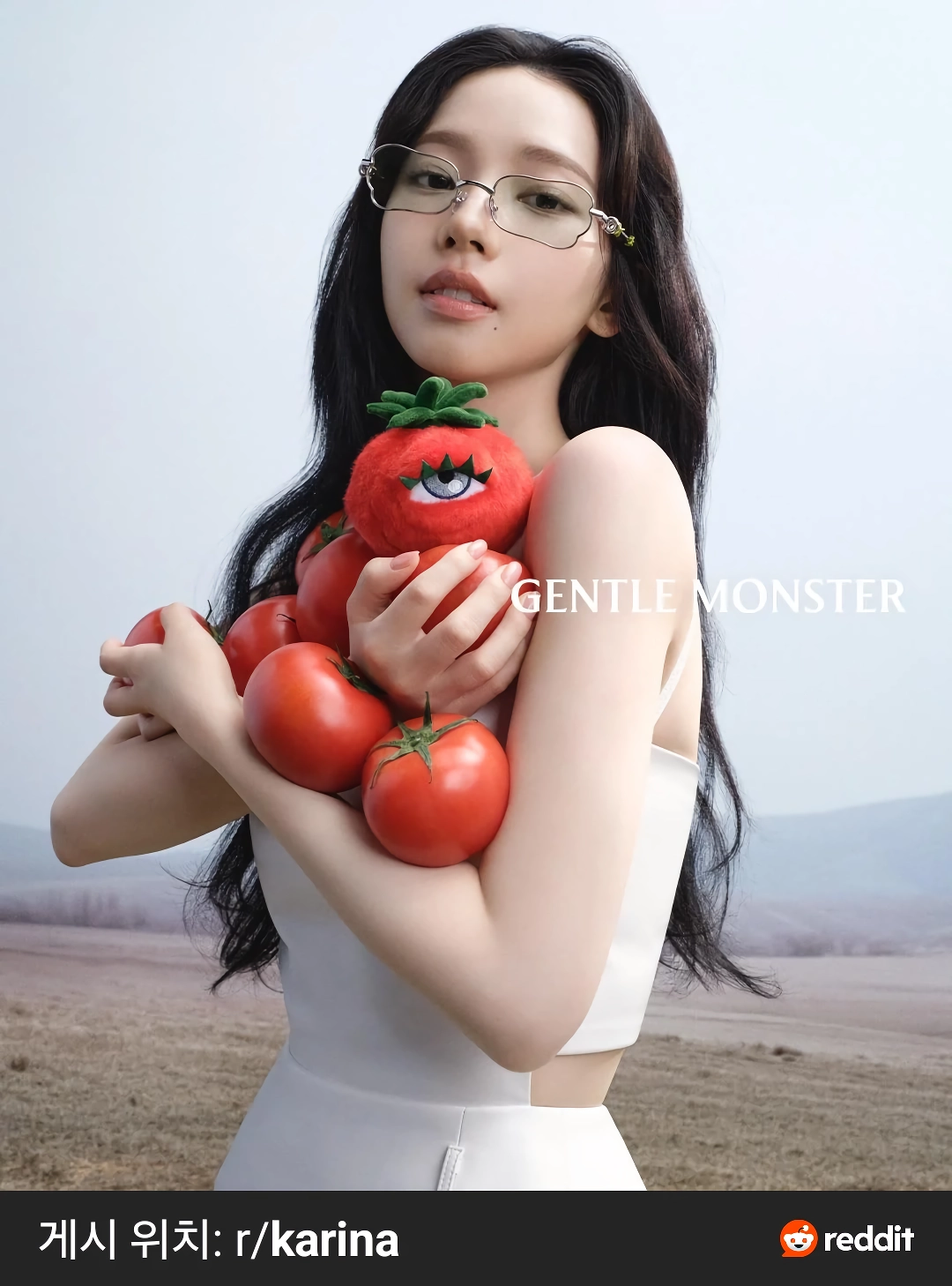 새 화보 찍은 카리나