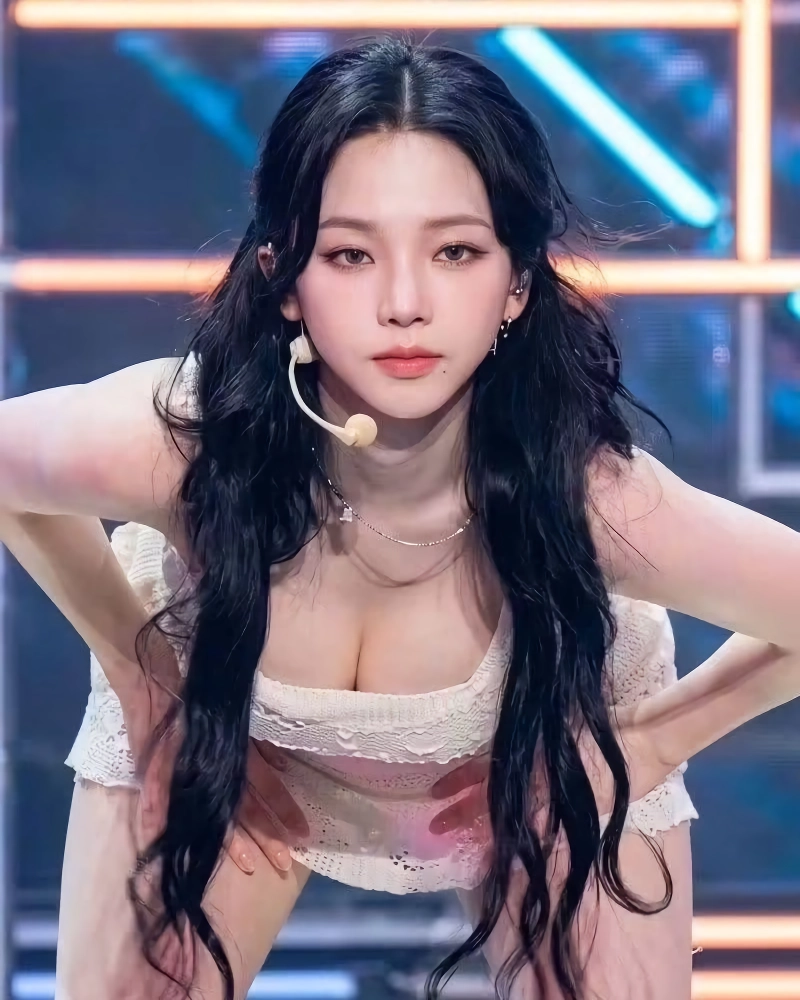 에스파 카리나 각선미와 슴골