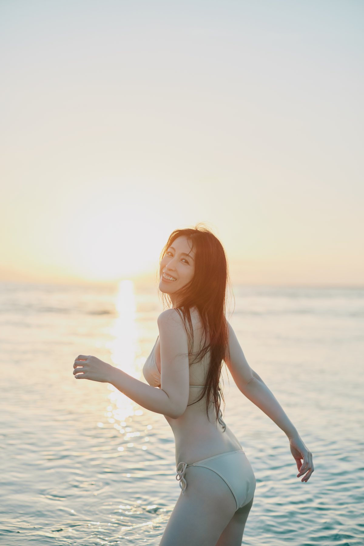 [일본]雛形 아키코 최신 수영복 화보 68장 공개