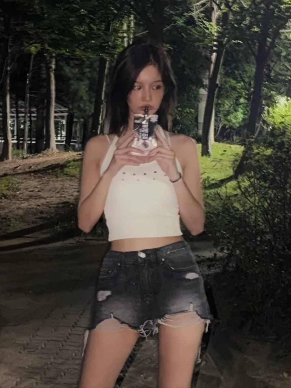 밤산책하는 설윤