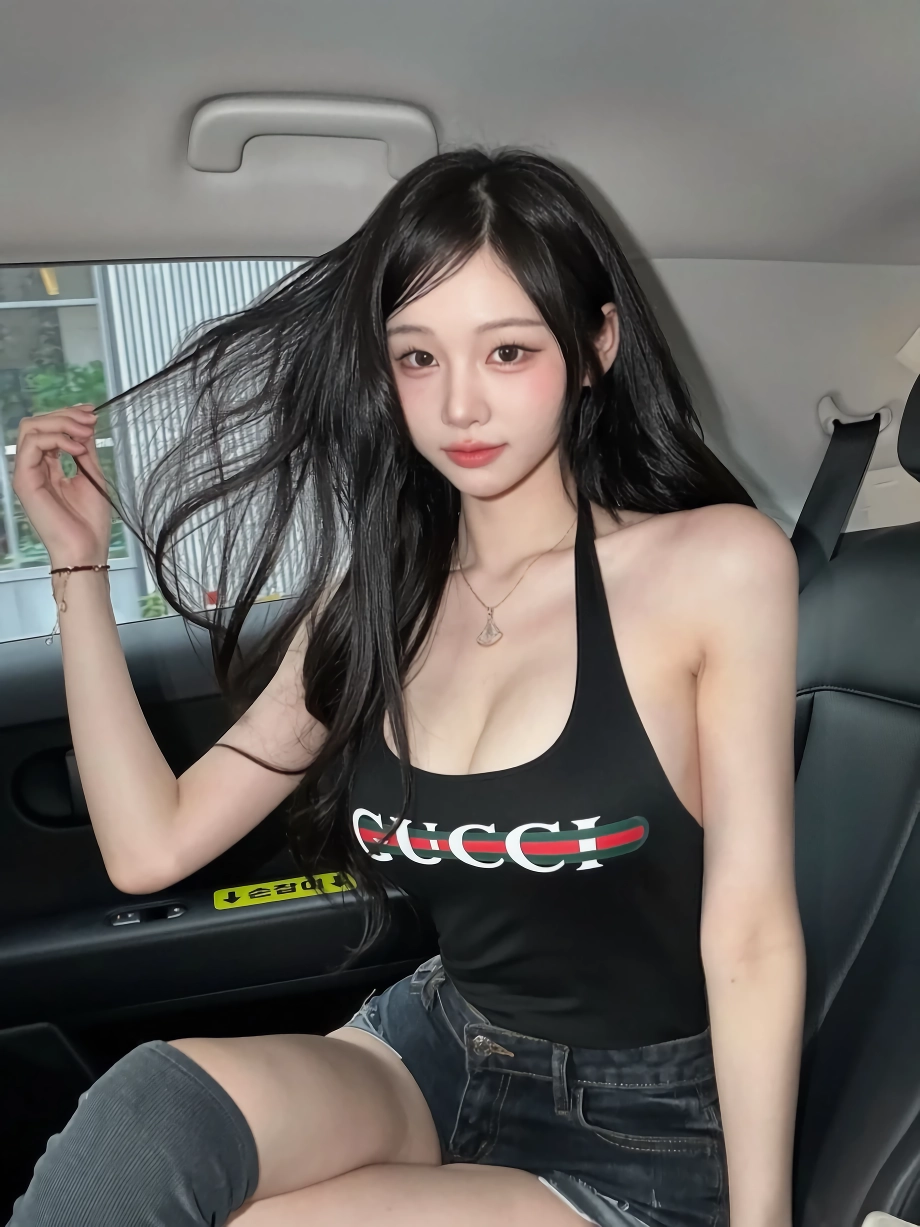 한갱 블랙 나시 가슴골