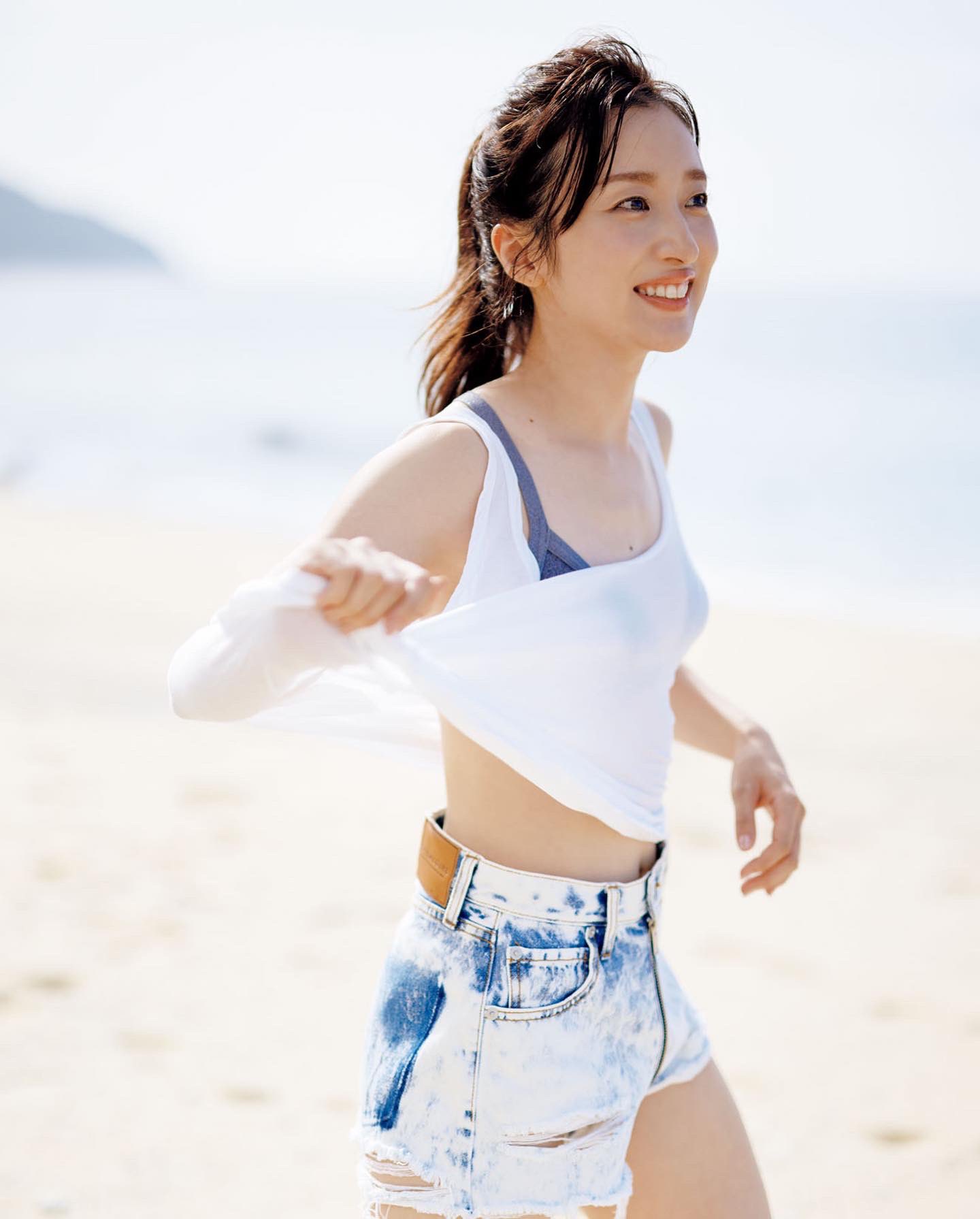 [일본]梅田彩佳 수영복 화보 사진 52장 공개