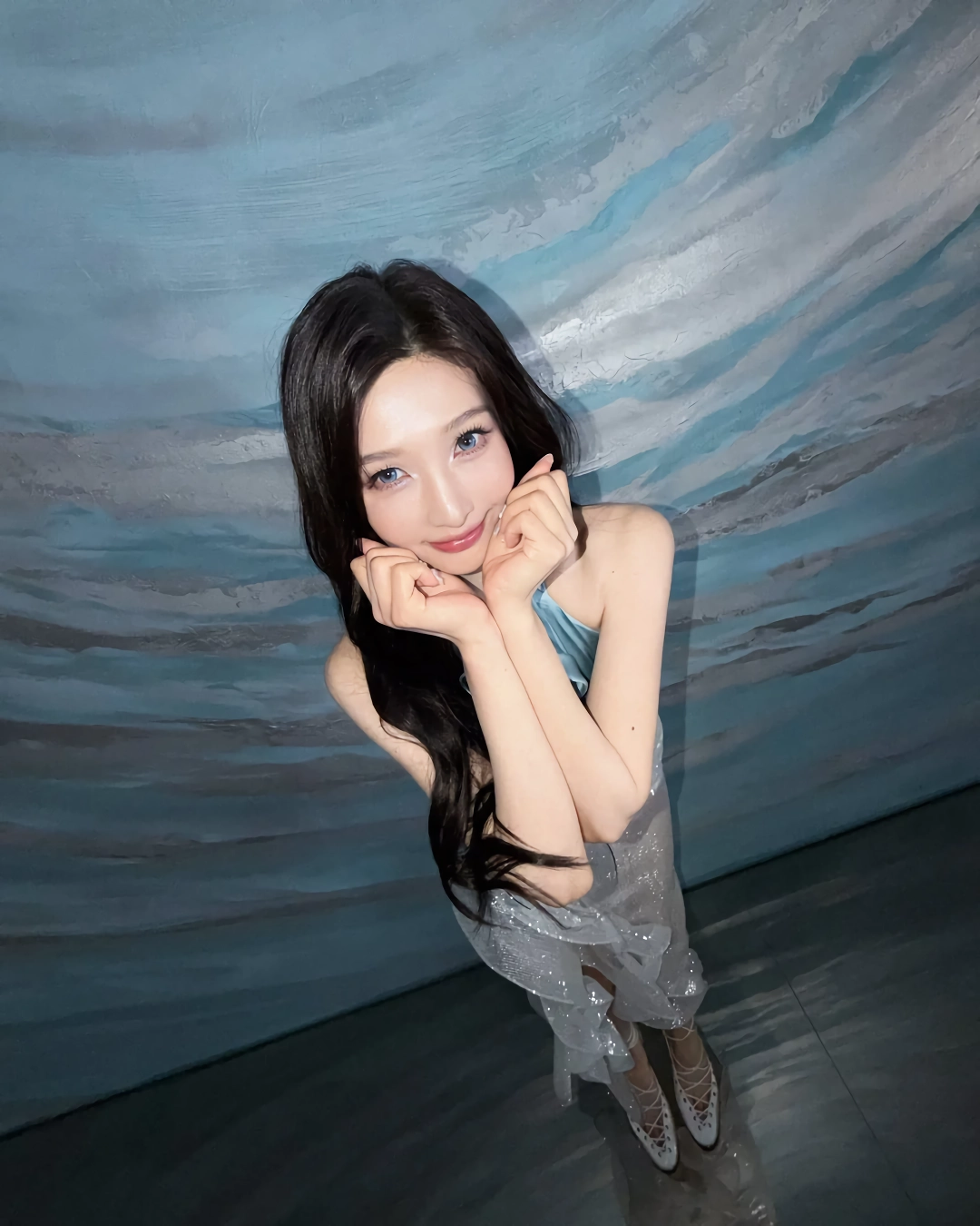 레드벨벳 조이 하늘색 실크 홀터넥 + 시스루 치마 개미허리 배꼽