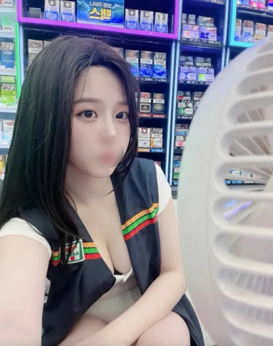 편의점 여자 알바 복장 상태