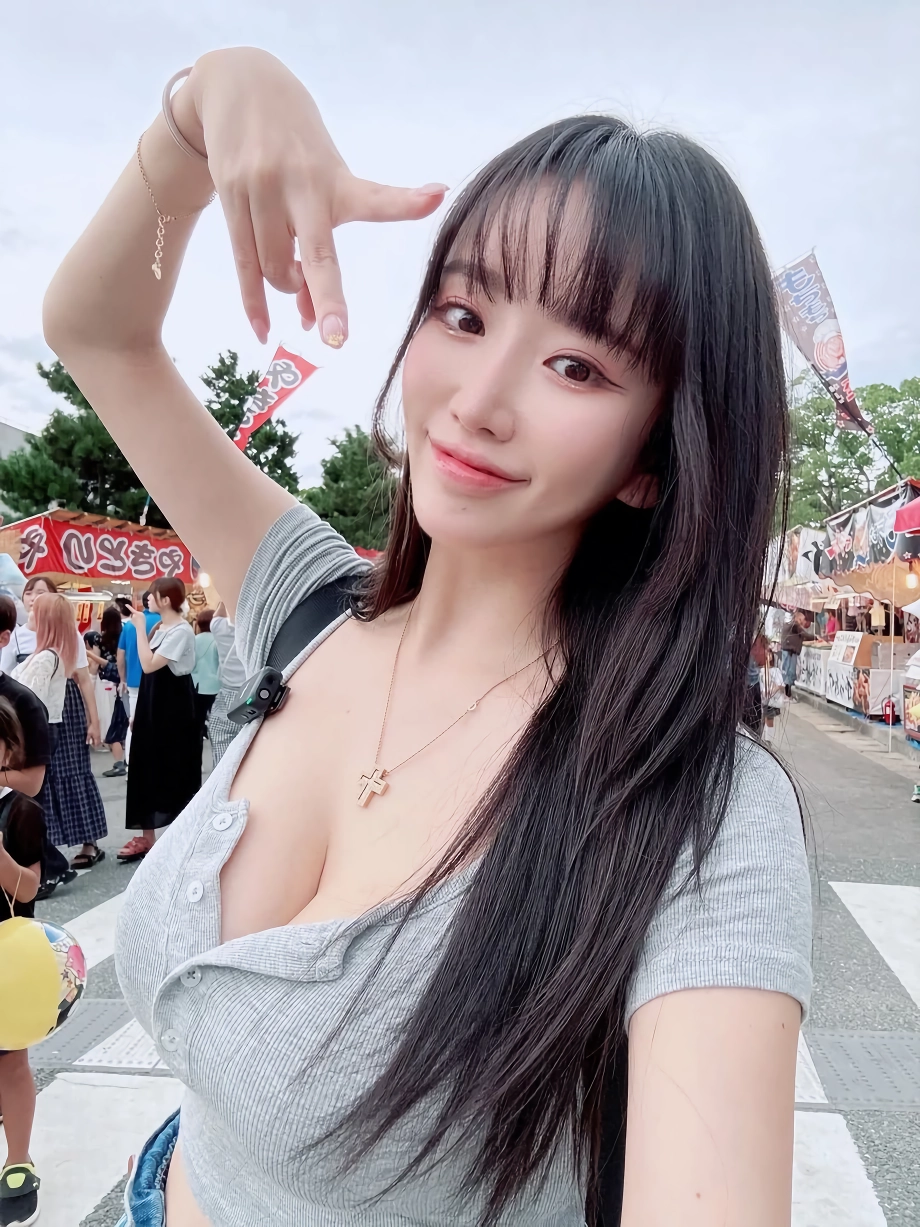 일본여행 간 하리미 깊게 파인 회색 골지티 거유 가슴골