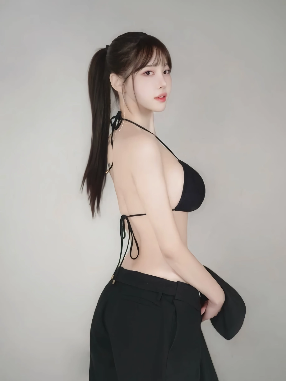 유리안 블랙 브라 가슴골