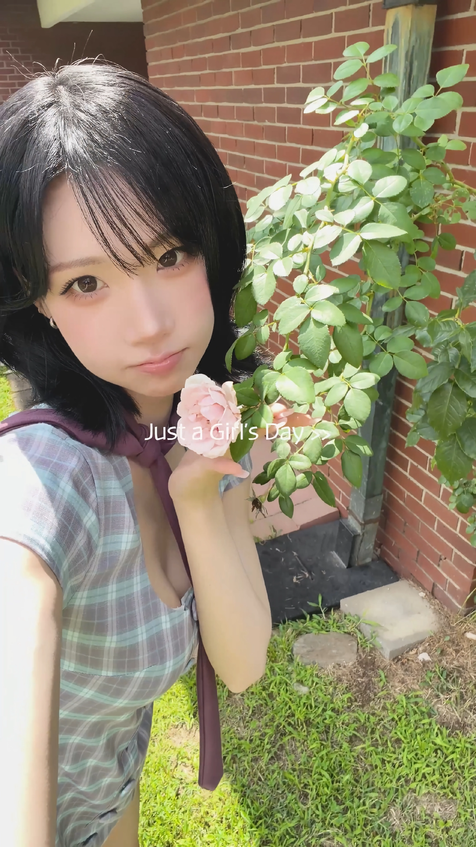 (SOUND)트리플에스 김나경 체크 U넥 원피스 아찔한 가슴골 노출