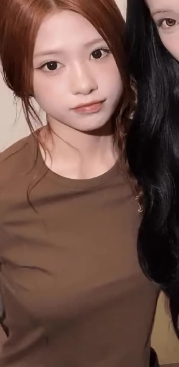 리센느 제나 밀착티 봉긋 가슴