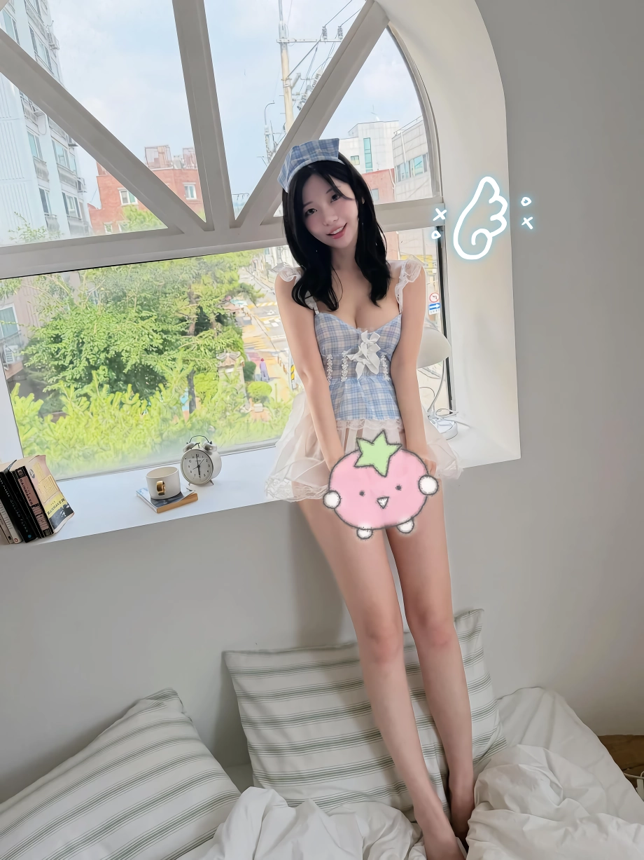 쏘블리 시스루 이벤트 룩 가슴골