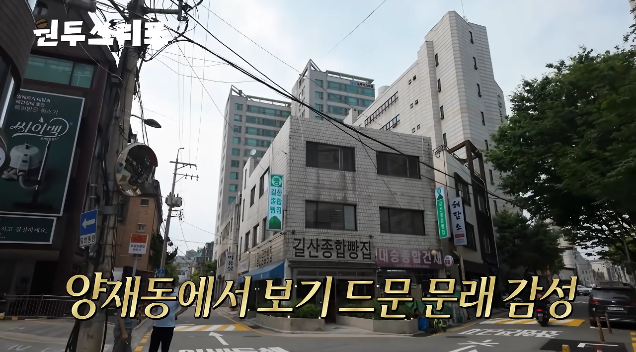 요즘 많이 보이는 카페 인테리어 특징.jpg
