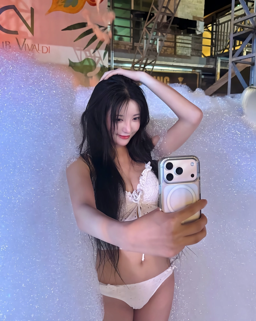 기아 고가빈 치어리더 수영복 몸매.jpg
