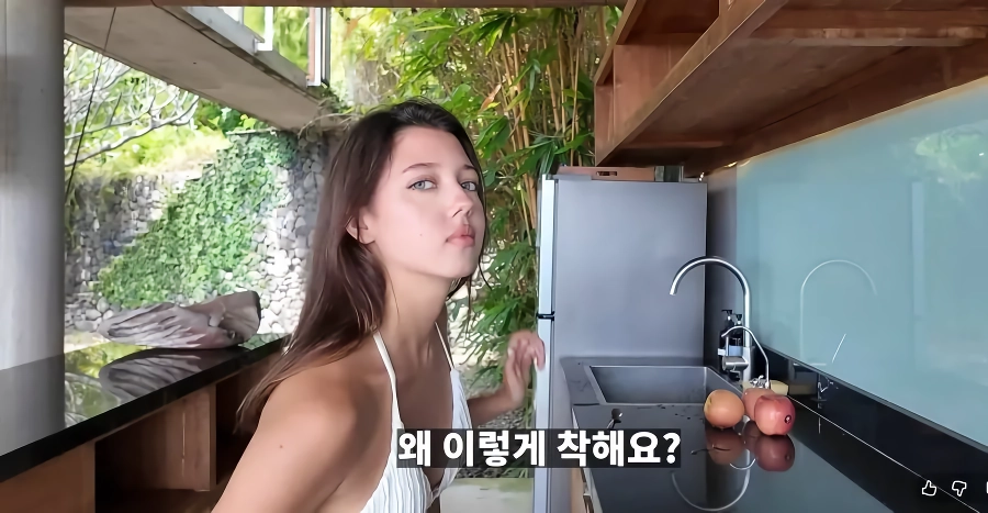 한국 여행유튜버의 존예 여자친구 .jpg