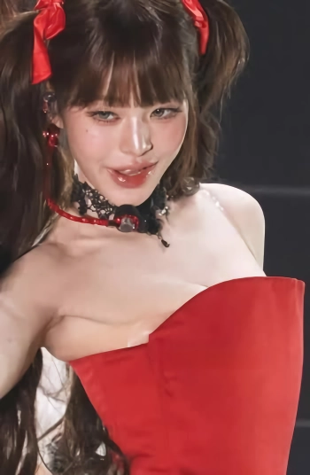빨간맛 아이브 장원영 오프솔더 누브라 잘모은 가슴골