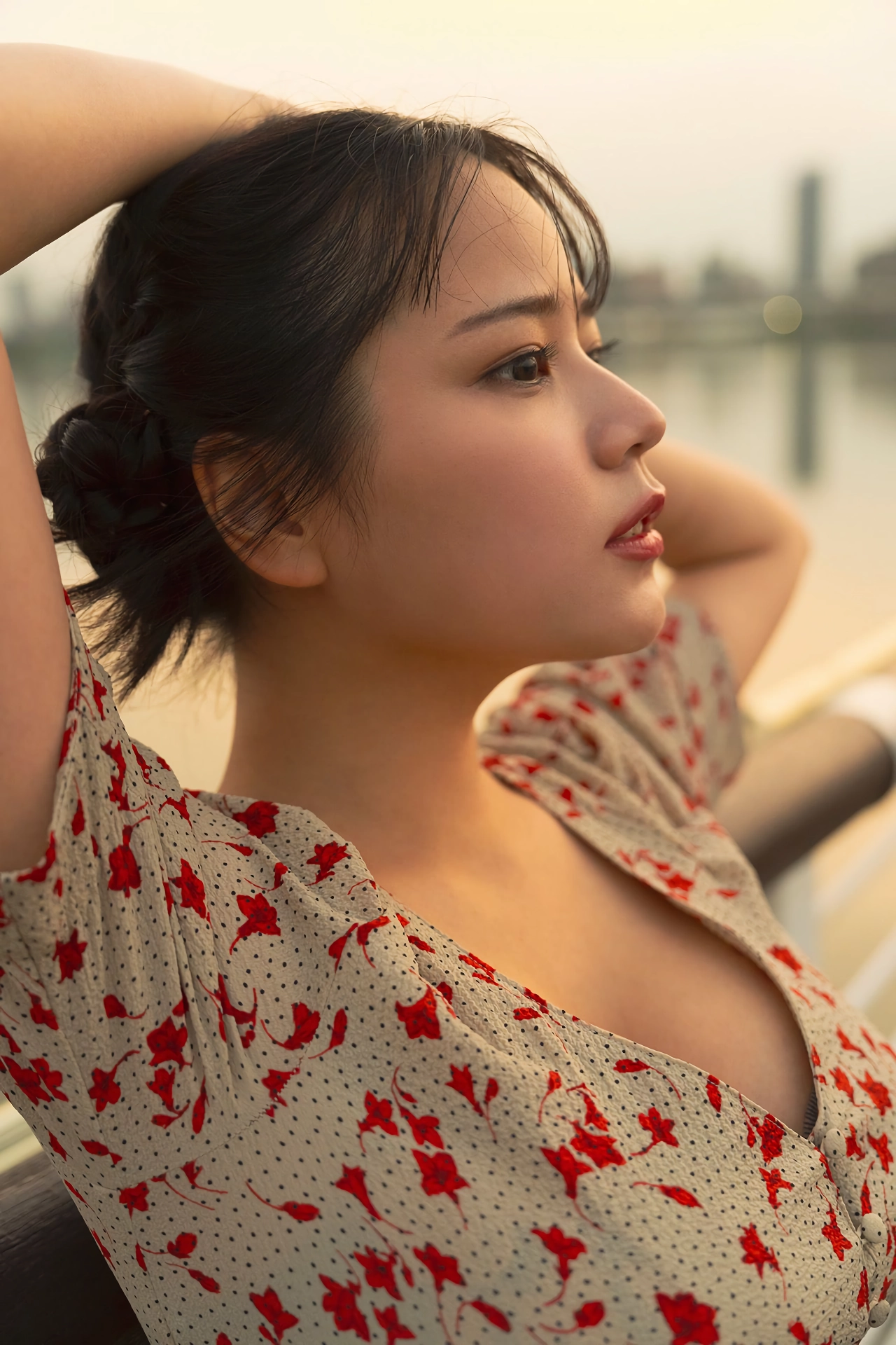 한 번 보면 잊기 힘든 L컵 몸매